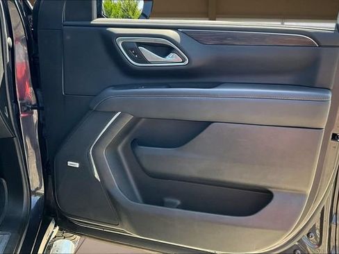 Used 2022 Chevrolet Tahoe Z71 w/ Luxury Package AWD/4WD image 24