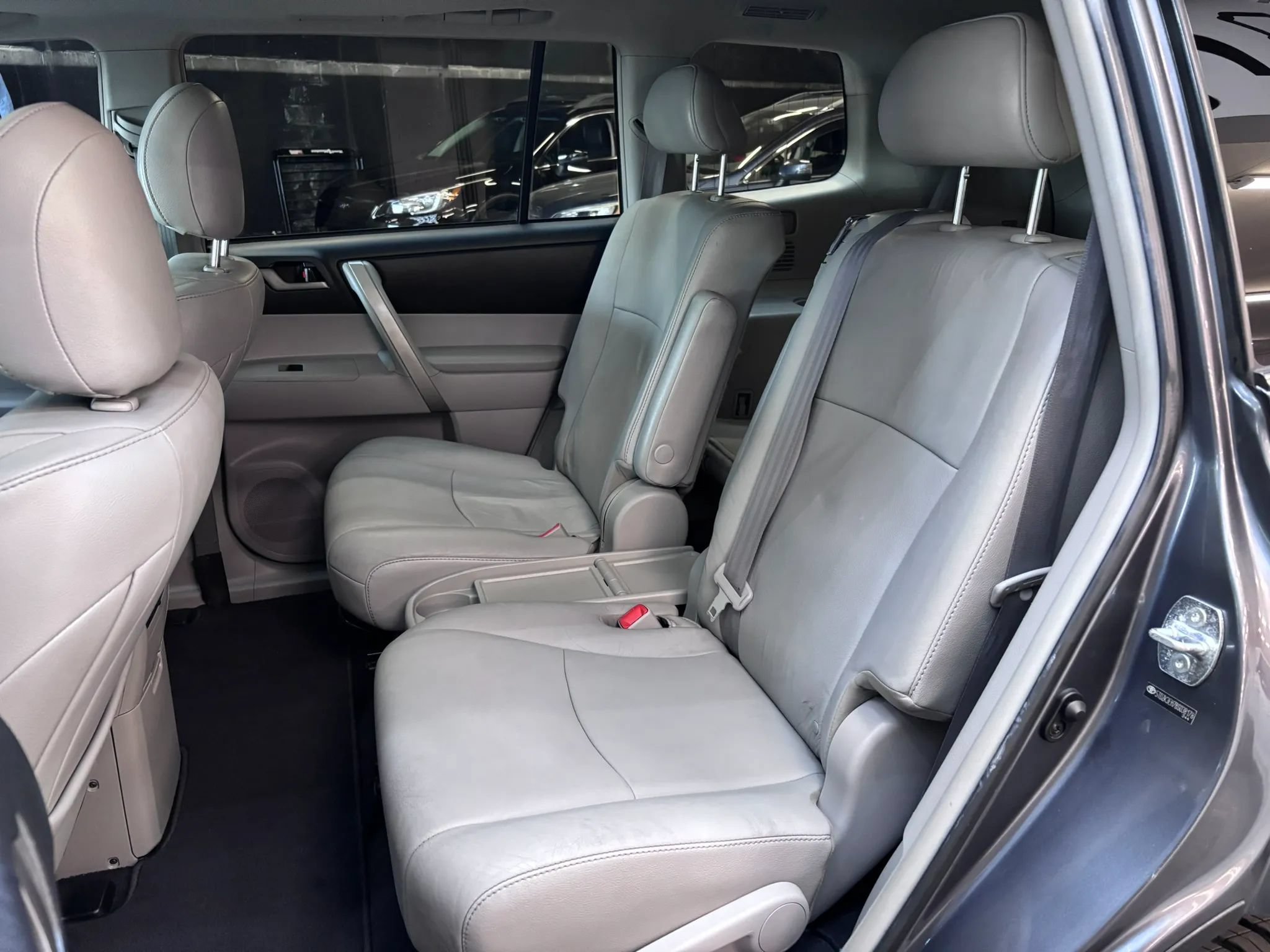 Used 2011 Toyota Highlander SE FWD image 22