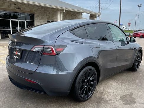 Used 2022 Tesla Model Y Long Range AWD/4WD image 4