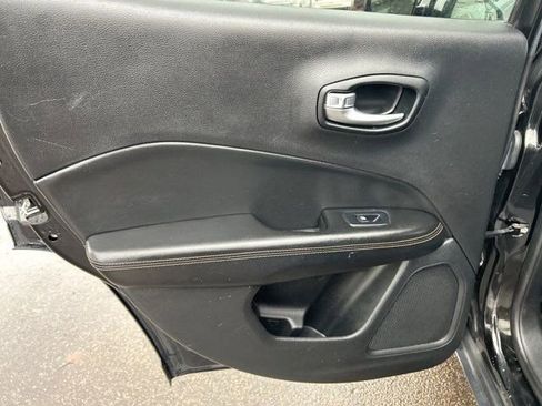 Used 2021 Jeep Compass Limited image 31