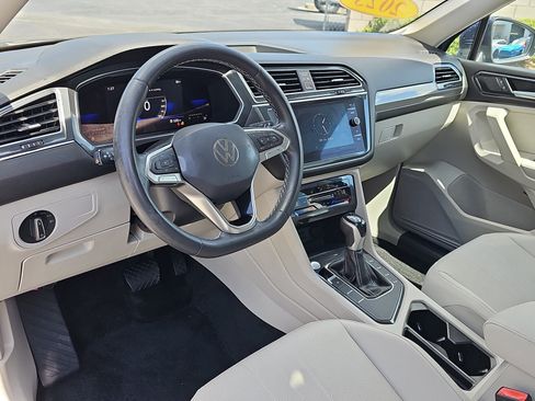 Used 2023 Volkswagen Tiguan SE FWD image 16