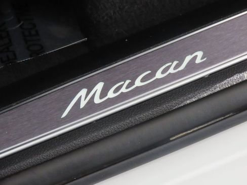 Certified 2026 Porsche Macan AWD/4WD image 43