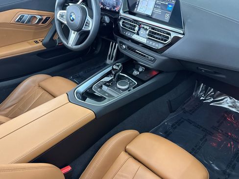 Used 2025 BMW Z4 M40i w/ Premium Package RWD image 32