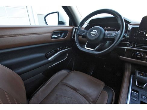 Used 2023 Nissan Pathfinder Platinum w/ Cargo Package image 12