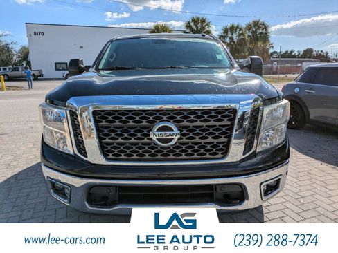 Used 2017 Nissan Titan SV image 7