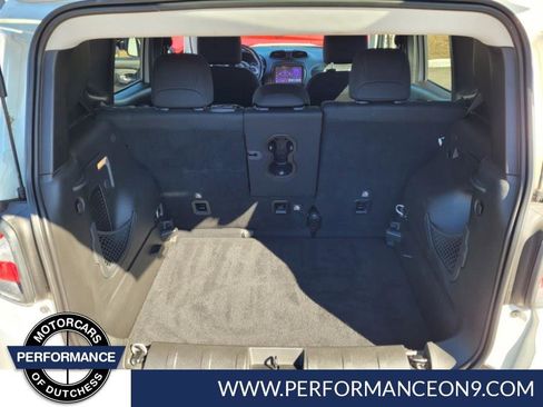 Used 2018 Jeep Renegade Latitude w/ Cold Weather Group image 23