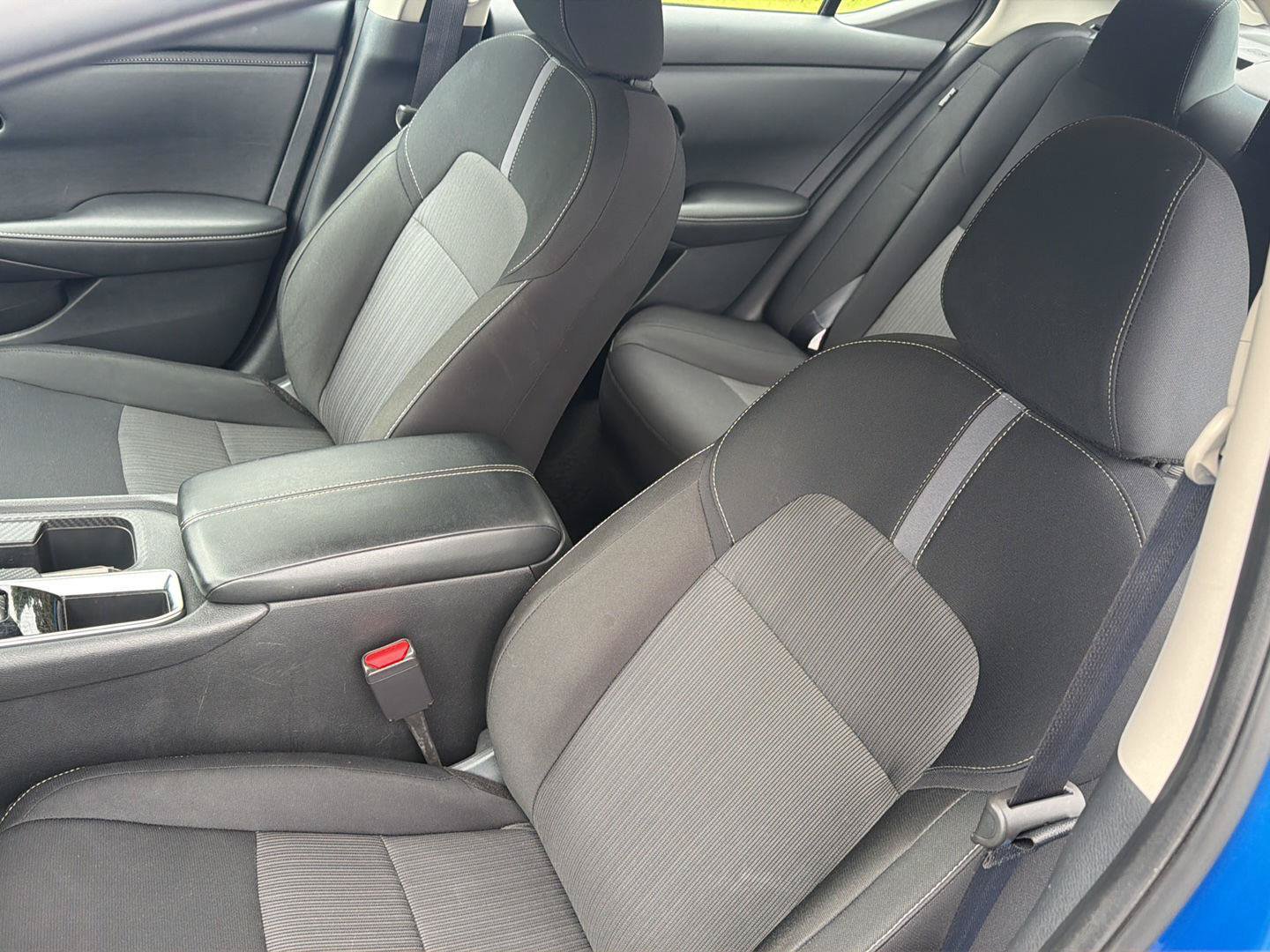 Used 2025 Nissan Sentra SV FWD image 28