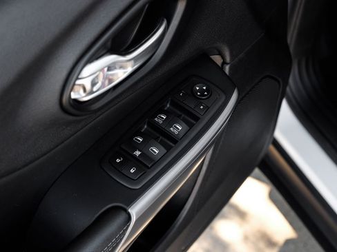 Used 2021 Jeep Cherokee Latitude Lux w/ Comfort/Convenience Group image 55