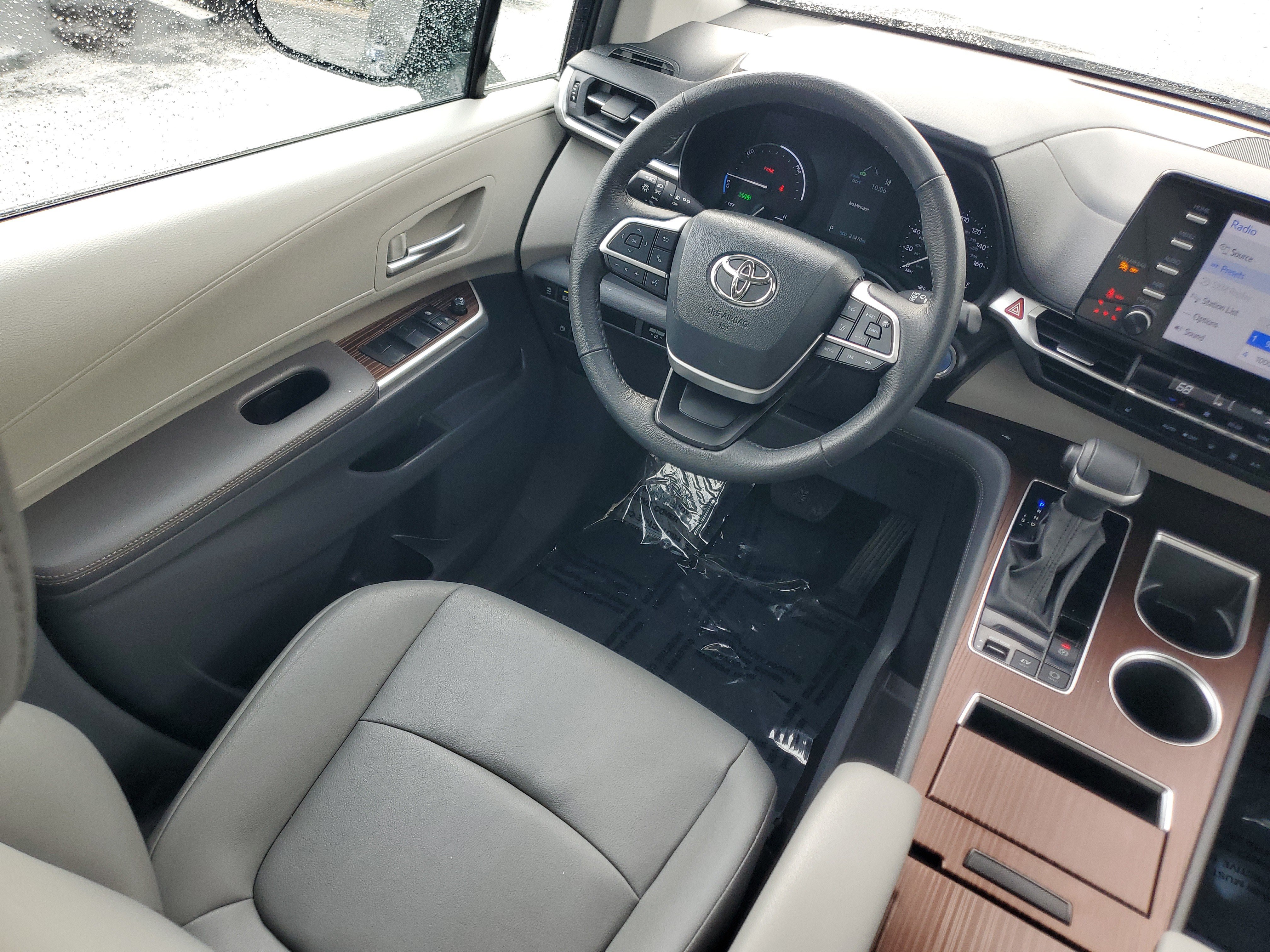 Certified 2024 Toyota Sienna XLE AWD/4WD image 17