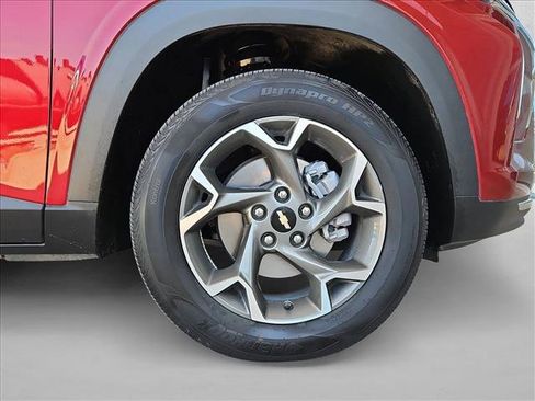 Used 2025 Chevrolet Trax LT FWD image 23