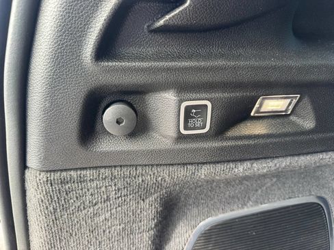 Used 2023 Jeep Grand Cherokee L Summit AWD/4WD image 6