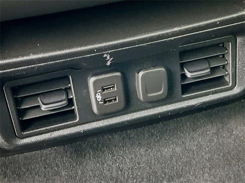 Used 2020 Chevrolet Silverado 1500 LT w/ All-Star Edition image 32