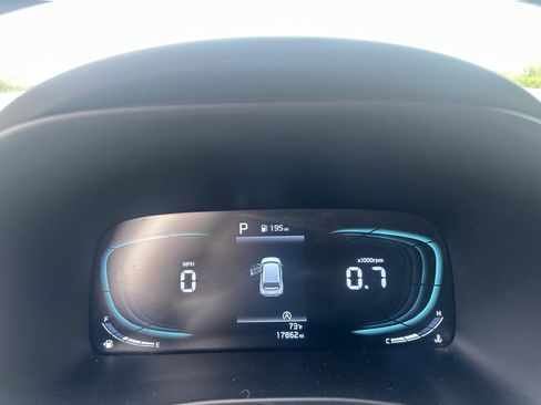 Used 2025 Kia Soul LX w/ LX Technology Package FWD image 18
