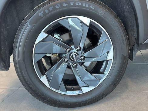 Used 2024 Nissan Rogue SV image 13