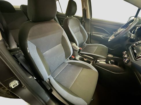 Used 2025 Nissan Versa SV FWD image 31