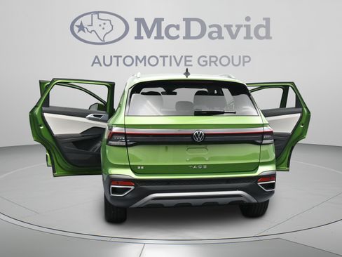 Used 2025 Volkswagen Taos SE FWD image 43