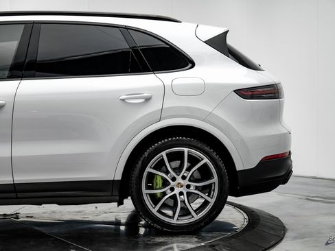 Used 2023 Porsche Cayenne image 7