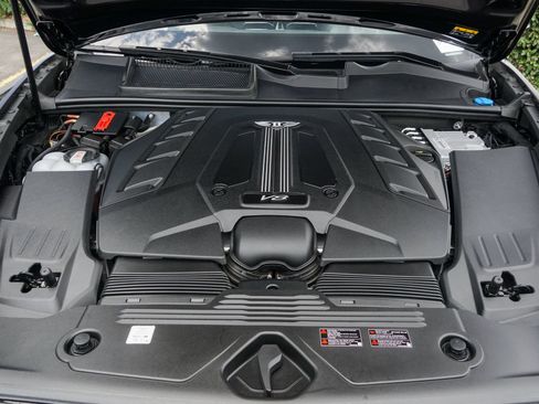 Certified 2022 Bentley Bentayga AWD/4WD image 30