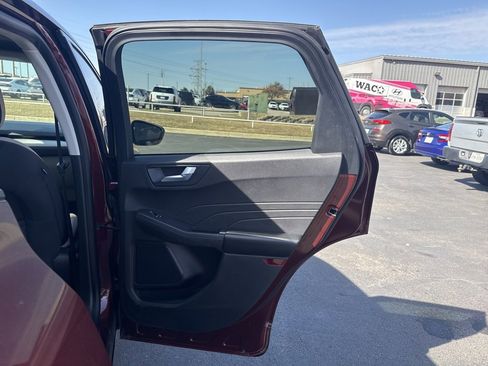 Used 2021 Ford Escape SE image 27