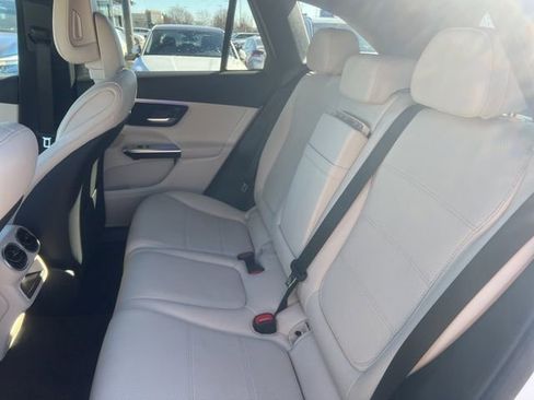 Used 2025 Mercedes-Benz GLC 300 4MATIC image 8