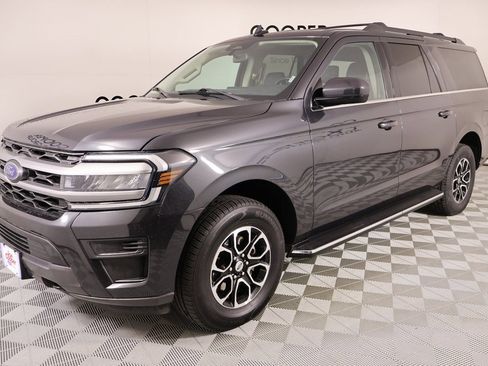 Used 2023 Ford Expedition Max XLT image 11