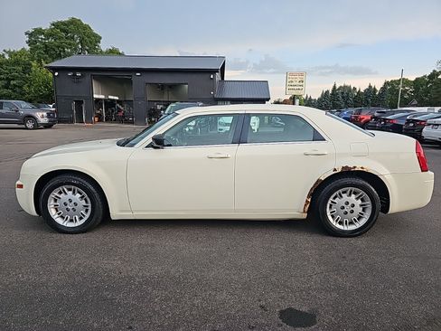 Used 2007 Chrysler 300 RWD image 7