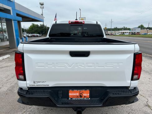 Used 2024 Chevrolet Colorado Z71 w/ Z71 Convenience Package 2 AWD/4WD image 8