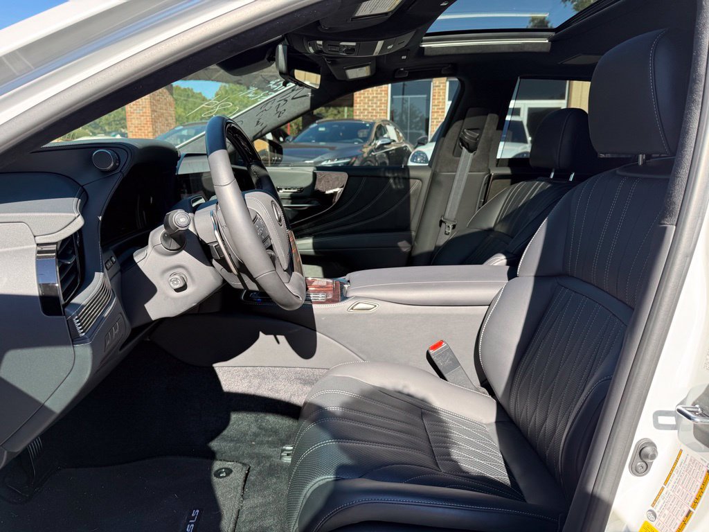 Used 2024 Lexus LS 500 w/ Luxury Package RWD image 9