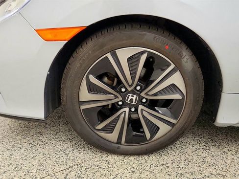 Used 2018 Honda Civic EX image 9