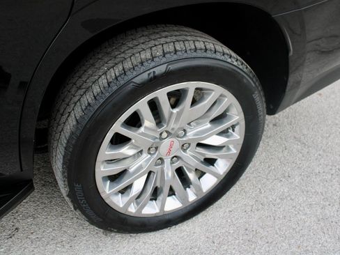 Used 2024 GMC Yukon Denali image 7