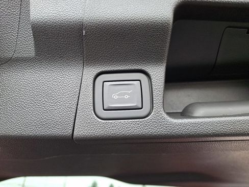 Used 2023 GMC Acadia Denali image 29