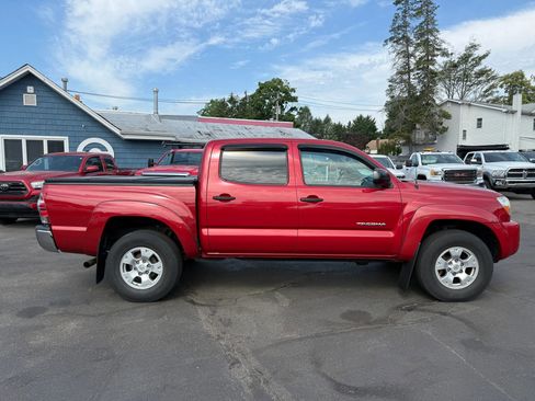 Used 2011 Toyota Tacoma 4x4 Double Cab w/ SR5 Pkg #2 image 4