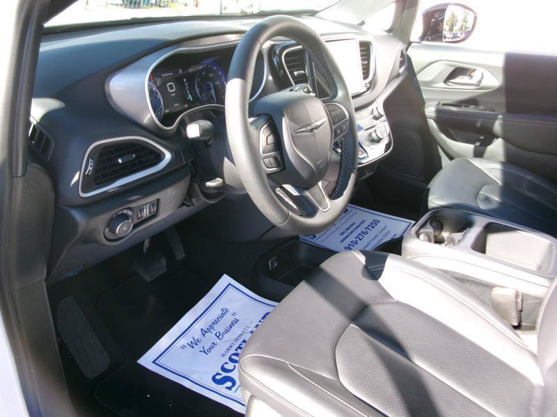 Used 2026 Chrysler Pacifica Select FWD image 15