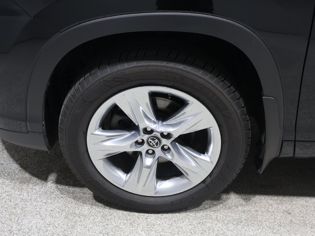 Used 2017 Toyota Highlander Limited AWD/4WD image 8