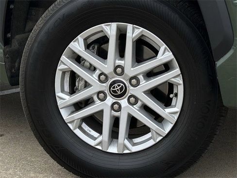 Used 2022 Toyota Tundra SR5 w/ Convenience Package image 9