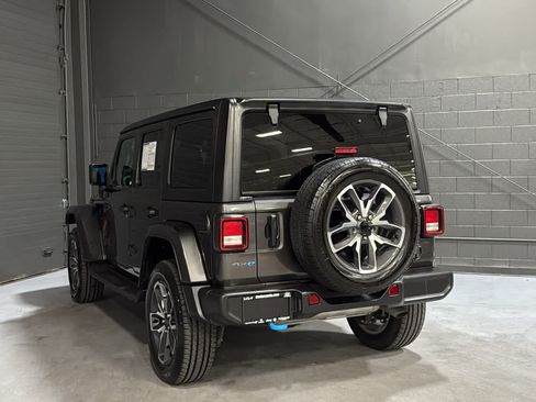 Used 2024 Jeep Wrangler Unlimited w/ Convenience Group AWD/4WD image 6