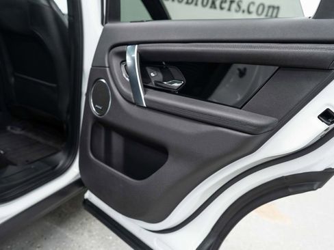 Used 2022 Land Rover Discovery Sport SE image 30