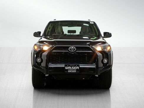 Used 2016 Toyota 4Runner SR5 AWD/4WD image 8