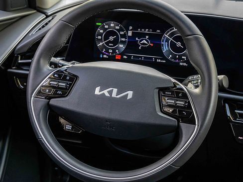 Certified 2024 Kia Niro Wind image 9