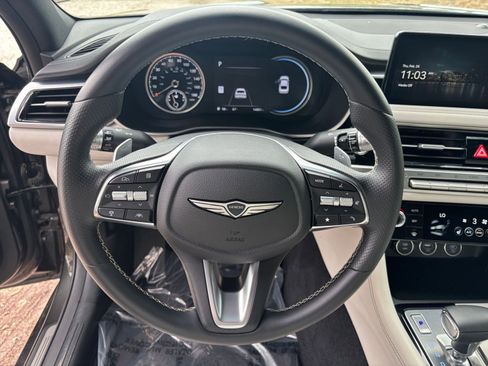 Used 2025 Genesis G70 2.5T image 28