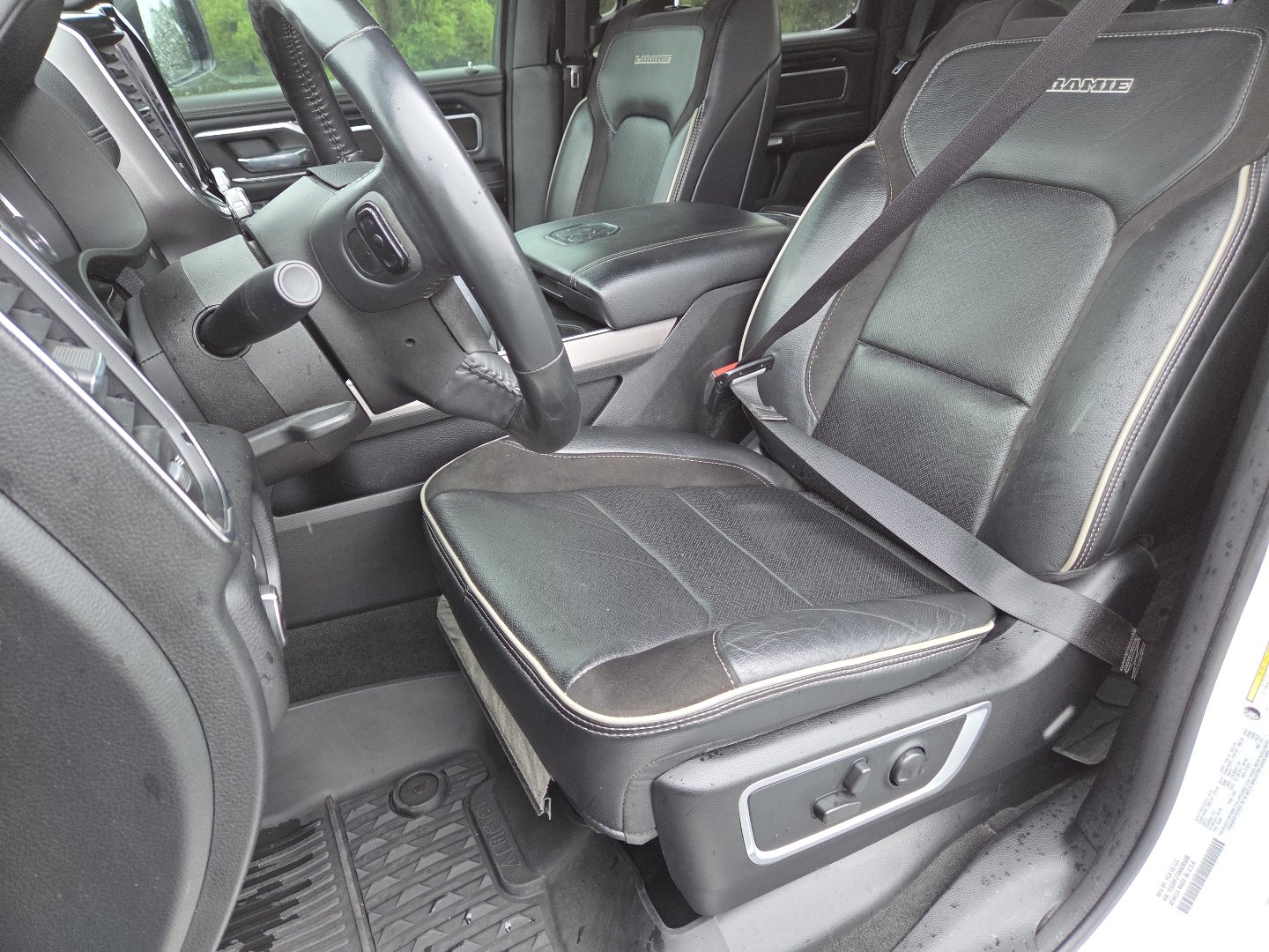 Used 2022 RAM 1500 Laramie w/ Sport Appearance Package AWD/4WD image 27