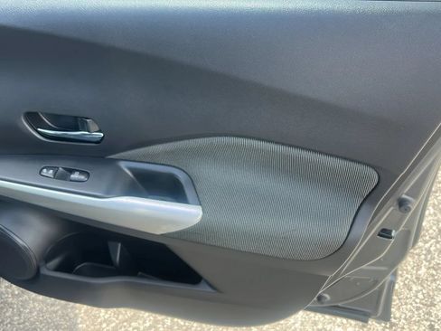 Used 2019 Nissan Kicks SV FWD image 16