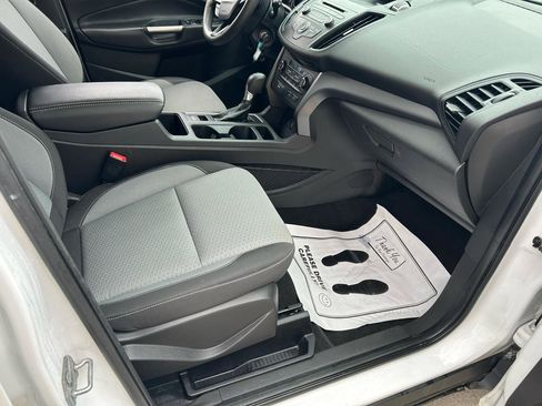 Used 2017 Ford Escape SE image 12