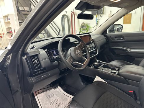 Used 2025 Nissan Pathfinder SV AWD/4WD image 10