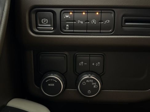 Used 2021 Chevrolet Tahoe LT w/ LT Signature Plus Package RWD image 21