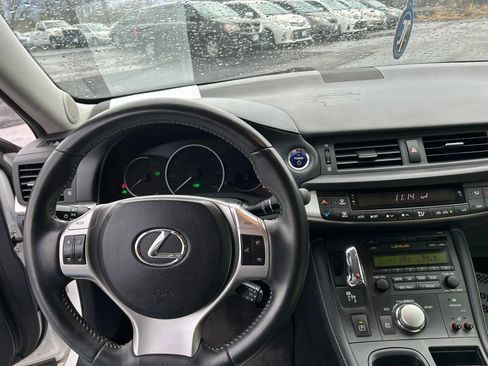 Used 2011 Lexus CT 200h image 18