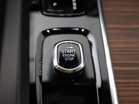 Used 2024 Volvo XC60 B5 Plus image 55