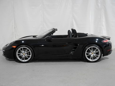 Used 2017 Porsche 718 Boxster RWD image 2