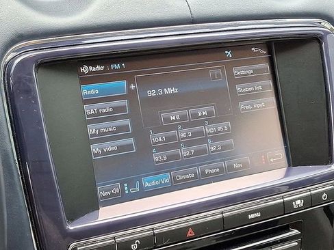 Used 2011 Jaguar XJ image 18