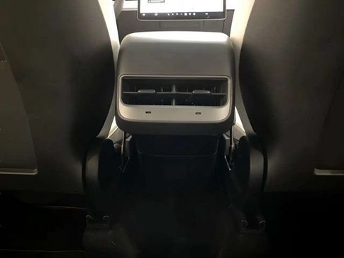 Used 2024 Tesla Model Y 2WD image 45